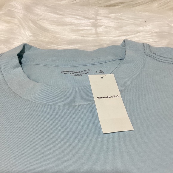 Abercrombie & Fitch Men’s SkyBlue Crew Neck Pocket Undone Hems - Picture 2 of 5